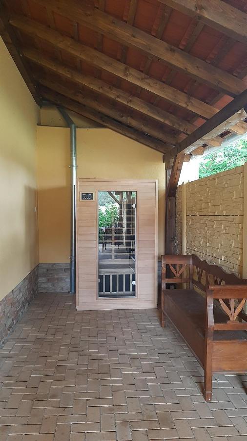 Toscana Apartman Гюла Екстериор снимка