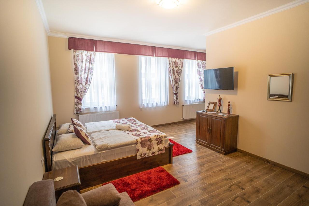 Toscana Apartman Гюла Екстериор снимка