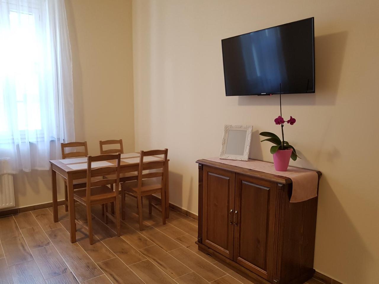 Toscana Apartman Гюла Екстериор снимка