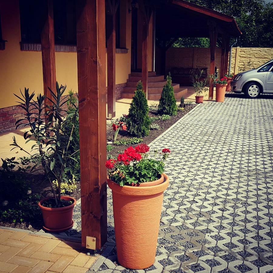 Toscana Apartman Гюла Екстериор снимка